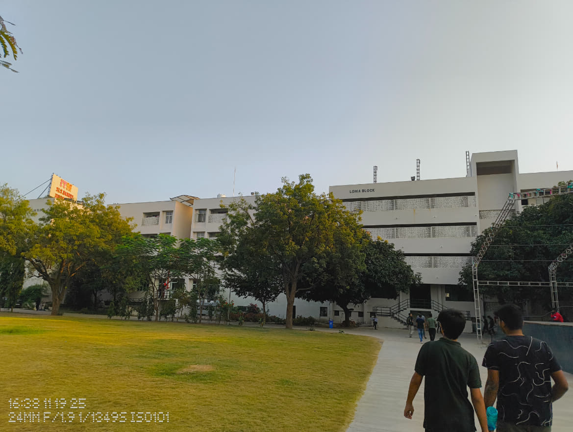 ITM SLS Baroda University College campus photo 36